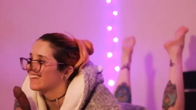 Brazilian hottie loves giving blowjobs to strange men